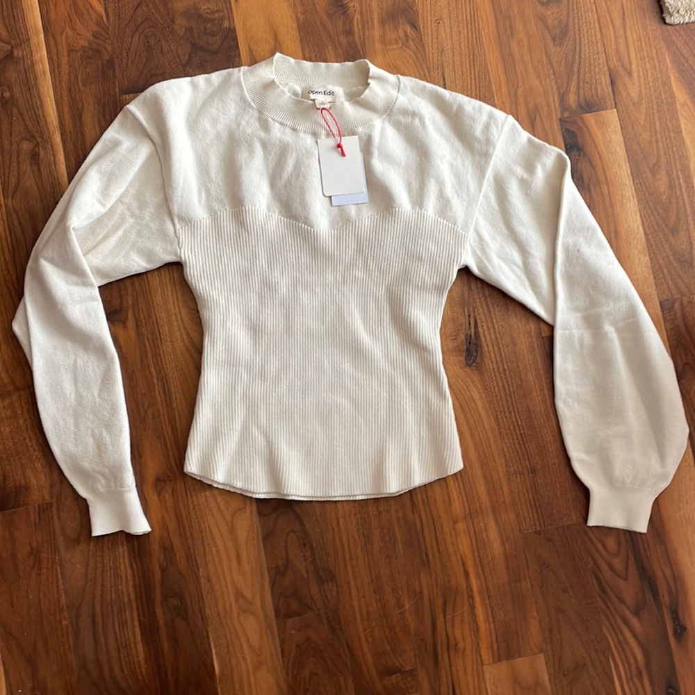 NWT Cream Cropped Sweater